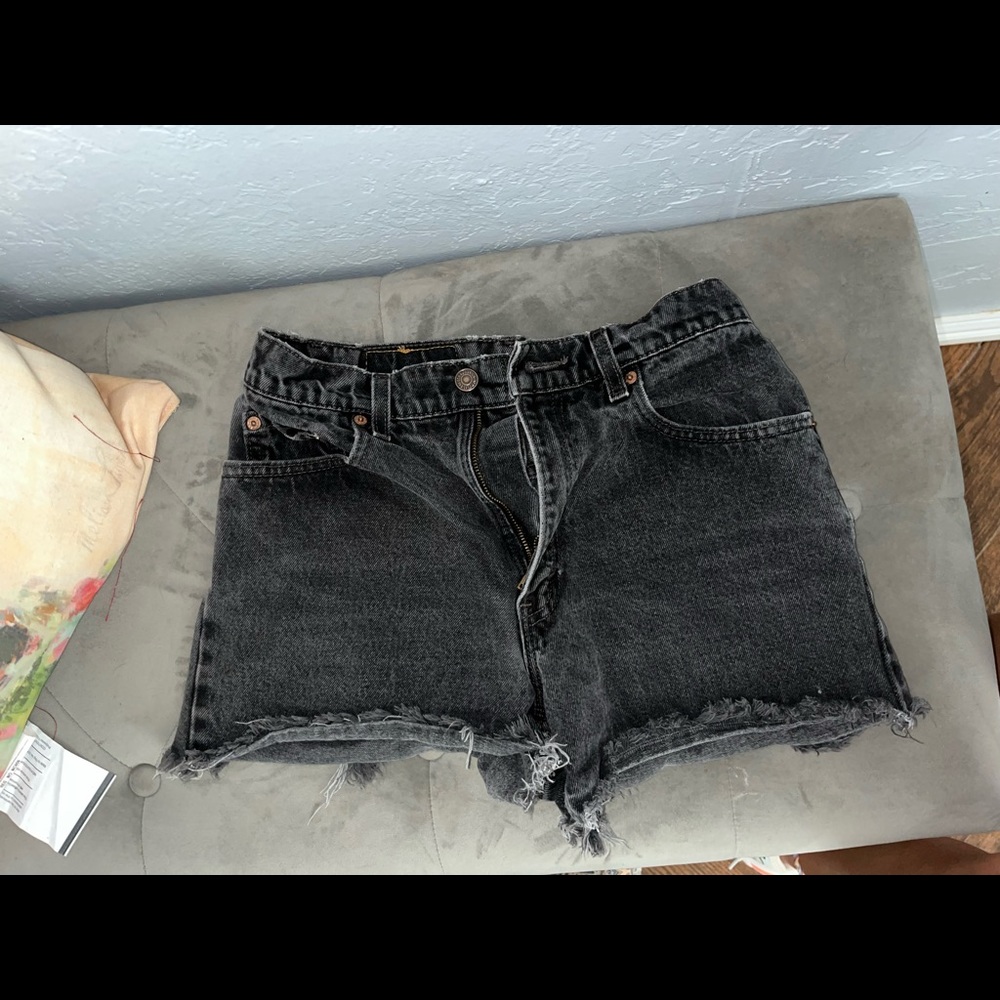 levi black jean shorts